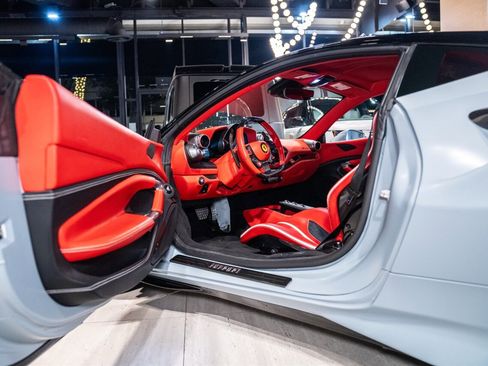 Used 2021 Ferrari F8 Tributo image 14