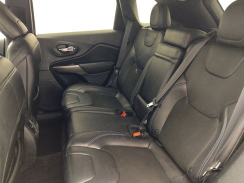 Used 2019 Jeep Cherokee Latitude Plus w/ Cold Weather Group image 18