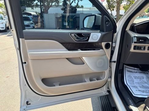 Used 2022 Lincoln Navigator Reserve AWD/4WD image 14