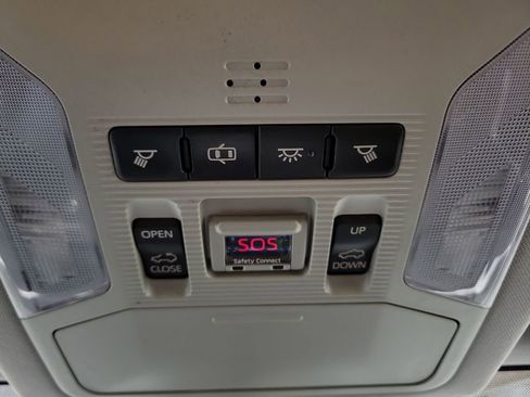 Used 2019 Toyota RAV4 XLE Premium image 21