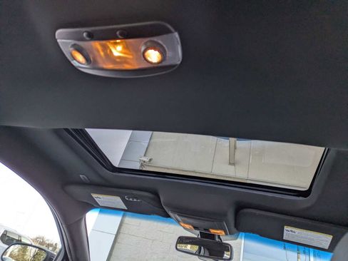 Used 2017 Ford Taurus SHO image 21