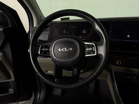 Used 2025 Kia Carnival FWD image 14