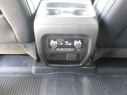 Used 2026 GMC Acadia Denali w/ Super Cruise Package AWD/4WD image 17