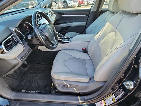 Used 2018 Toyota Camry XSE image 18