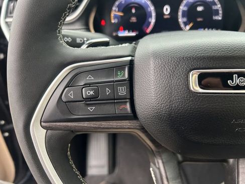Used 2024 Jeep Grand Cherokee Limited AWD/4WD image 30