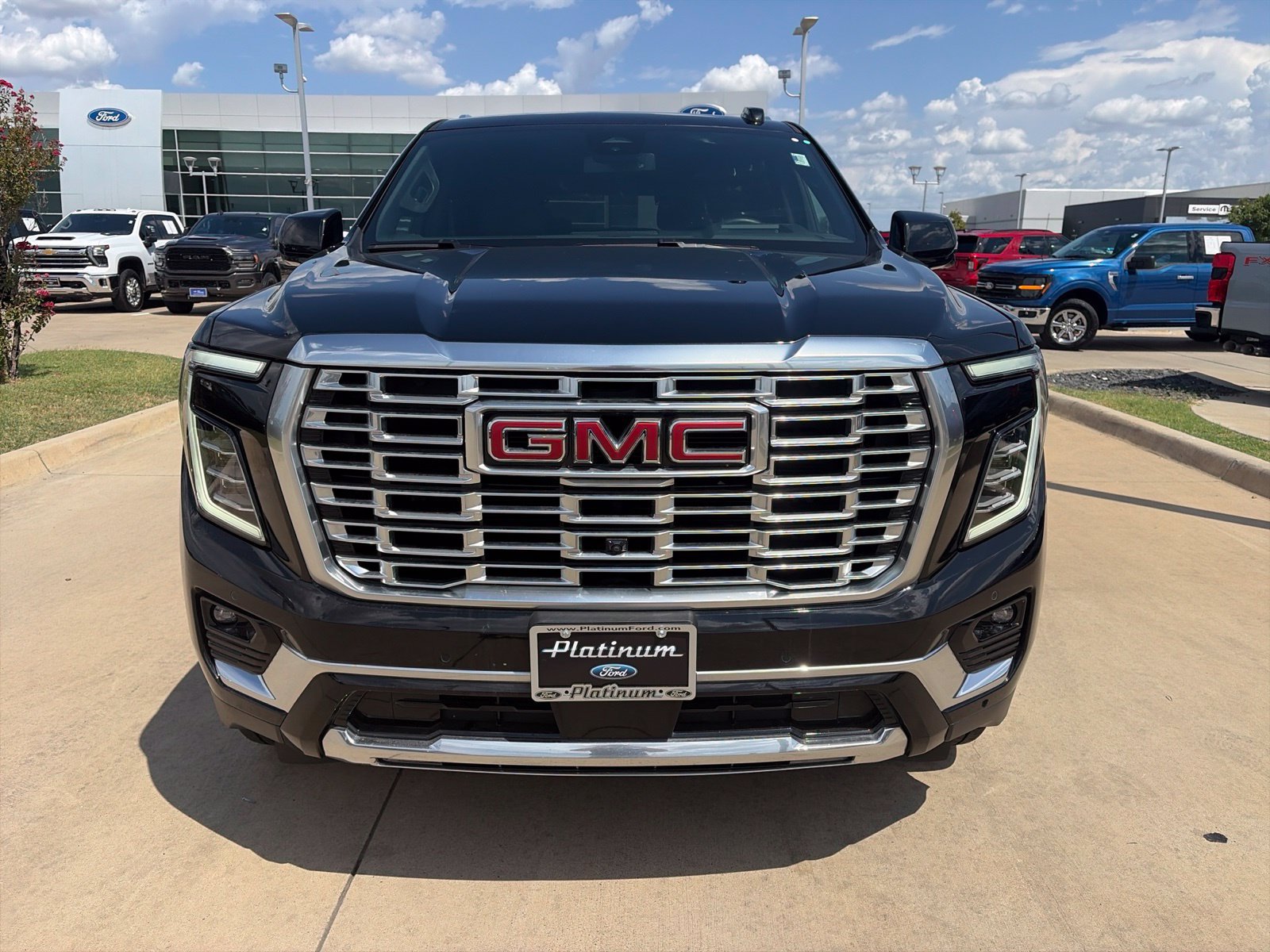 Used 2025 GMC Yukon Denali AWD/4WD image 8