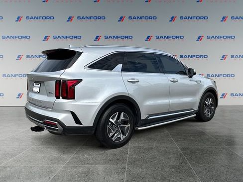 Used 2022 Kia Sorento EX w/ Panoramic Sunroof Package FWD image 5