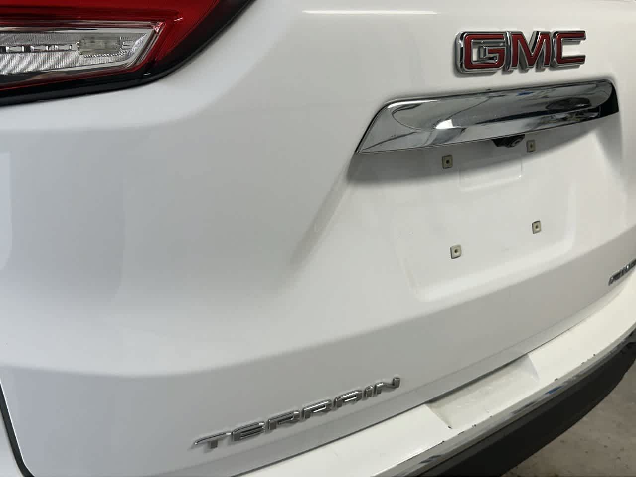 Used 2024 GMC Terrain SLT AWD/4WD image 10