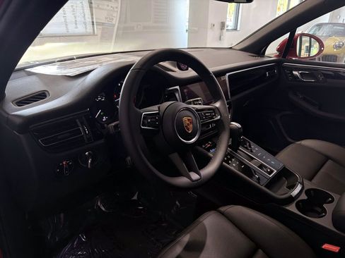 New 2026 Porsche Macan image 5