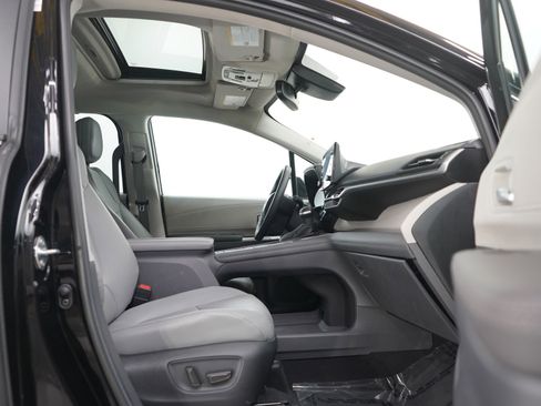 Used 2024 Toyota Sienna XLE w/ XLE Plus Package FWD image 11