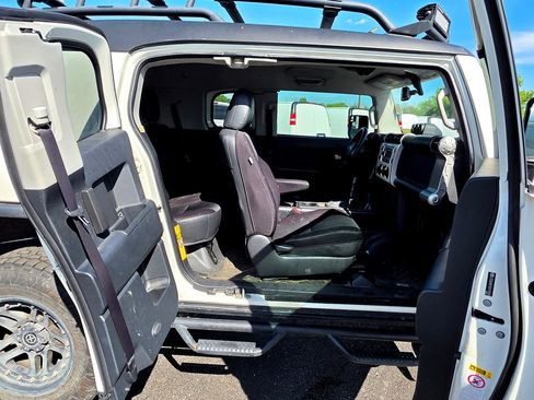Used 2014 Toyota FJ Cruiser 4WD w/ Convenience Package image 25