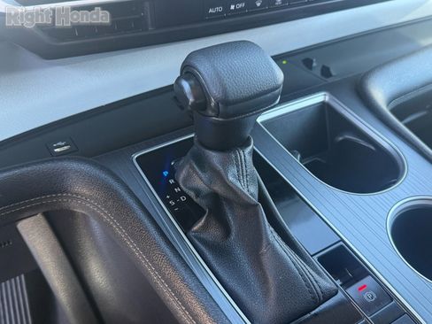 Used 2025 Toyota Sienna LE image 24