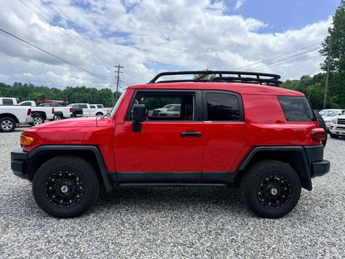 Used 2012 Toyota FJ Cruiser 4WD w/ Upgrade Pkg II image 5
