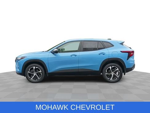 Used 2024 Chevrolet Trax RS w/ Sunroof Package FWD image 5