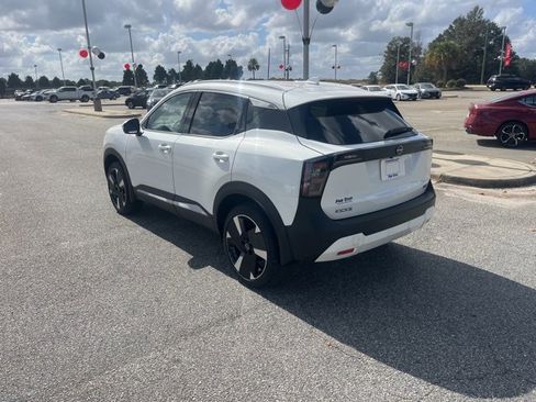 New 2025 Nissan Kicks SR image 8