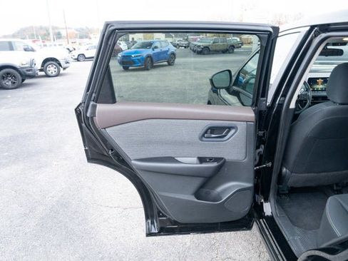 Used 2023 Nissan Rogue S image 11