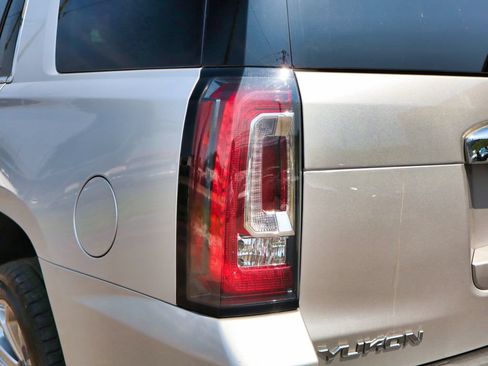 Used 2019 GMC Yukon Denali w/ Open Road Package AWD/4WD image 12