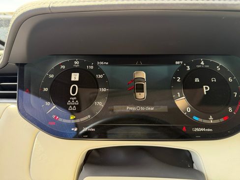Used 2024 Land Rover Range Rover Long Wheelbase SE image 20