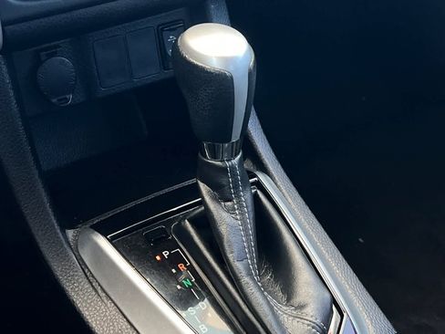 Used 2018 Toyota Corolla LE FWD image 22