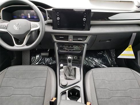 New 2025 Volkswagen Taos SE image 9