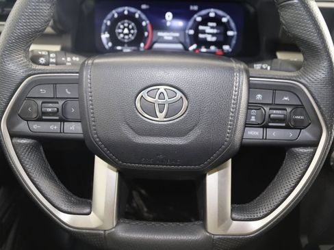 Used 2024 Toyota Tacoma TRD Off-Road image 33