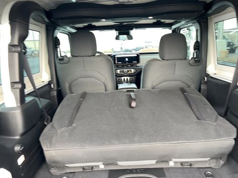 Used 2024 Jeep Wrangler Willys image 21