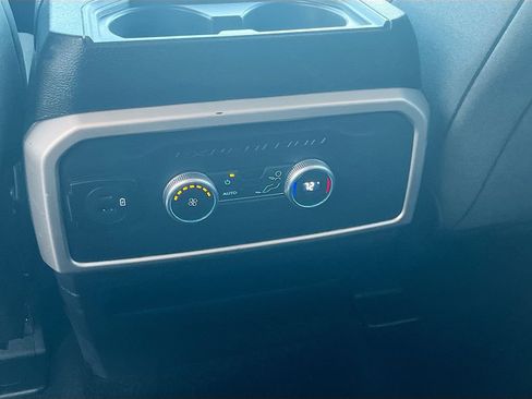 Used 2022 Ford Expedition XLT AWD/4WD image 25