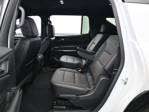 Used 2025 Chevrolet Traverse High Country FWD image 36