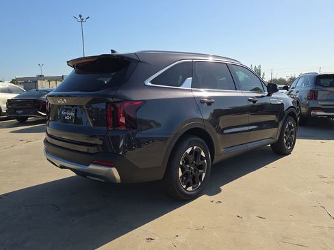 New 2026 Kia Sorento S FWD image 8