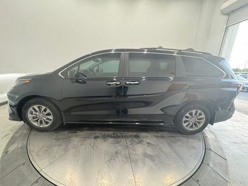 Used 2024 Toyota Sienna XLE w/ XLE Plus Package FWD image 15