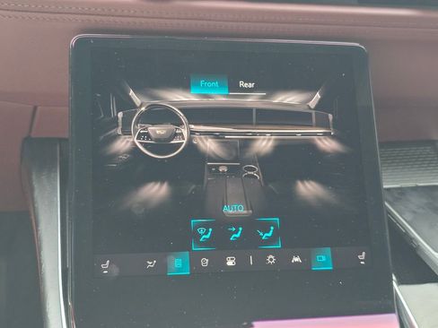 Used 2025 Cadillac Escalade ESV Sport w/ LPO, ONYX Package AWD/4WD image 30