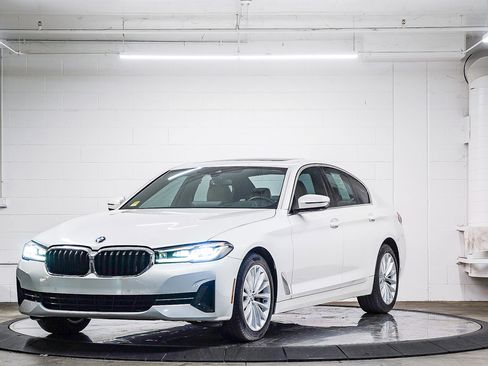 Certified 2022 BMW 530i w/ Premium Package image 3