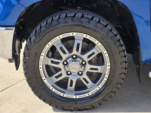 Used 2018 Toyota Tundra SR5 w/ SR5 Upgrade Package RWD image 8