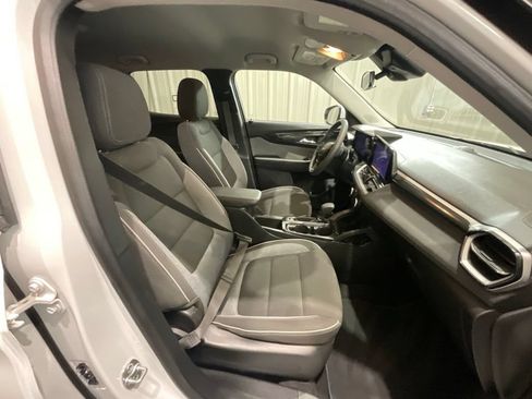 Used 2025 Chevrolet TrailBlazer LT AWD/4WD image 13