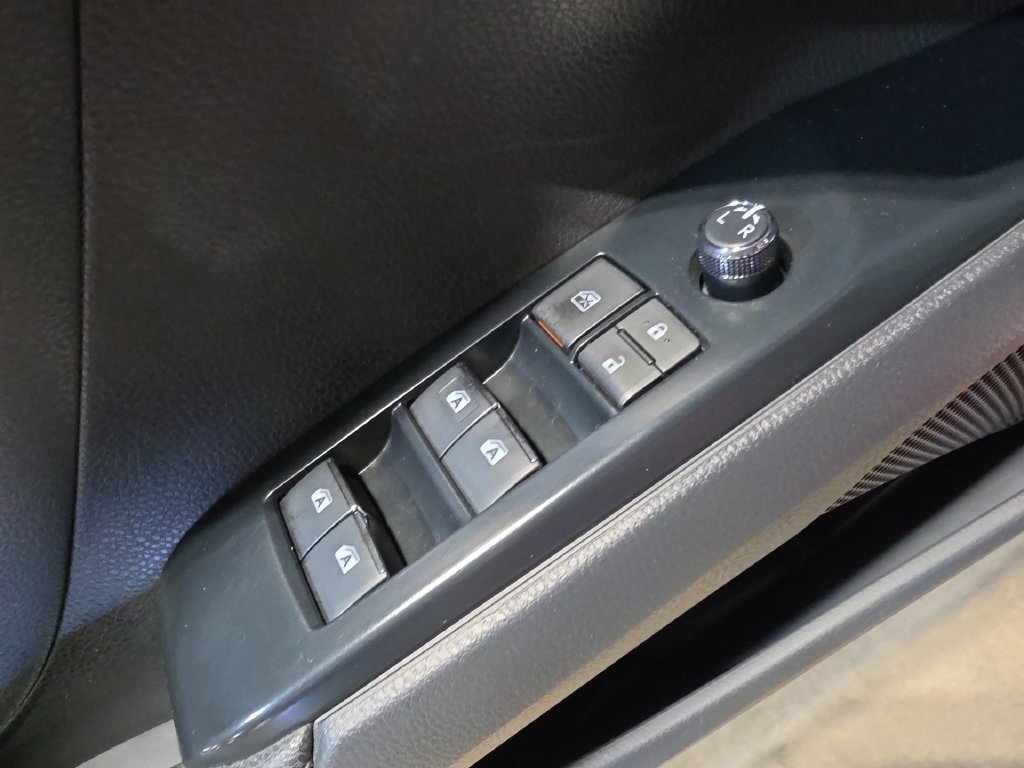 Used 2018 Toyota Camry XSE FWD image 15