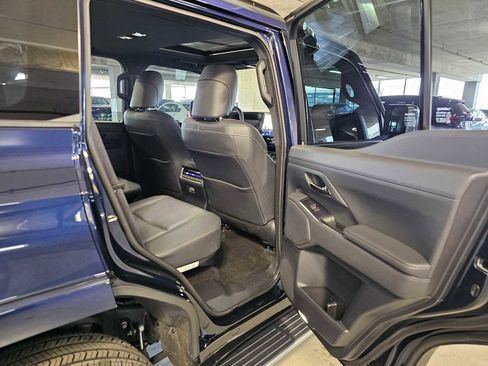 Used 2024 Lexus GX 550 w/ Accessory Package (Z1) image 38