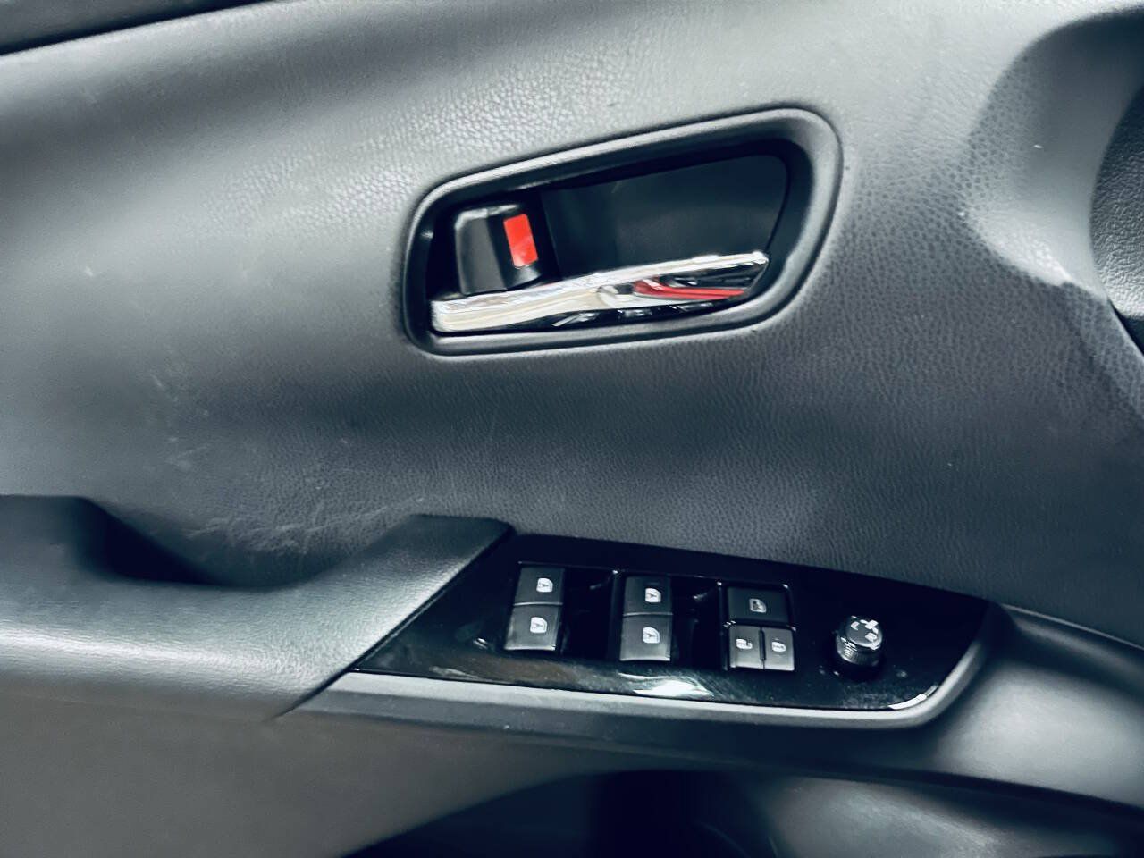 Used 2018 Toyota Prius Three FWD image 37