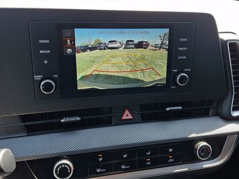 Used 2025 Kia Sportage LX image 12