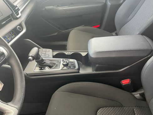 Used 2025 Kia Sportage LX image 40