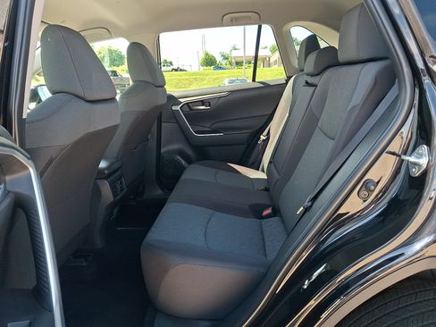 Used 2025 Toyota RAV4 XLE AWD/4WD image 10