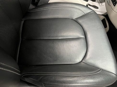 Used 2022 Chrysler Pacifica Touring-L image 32