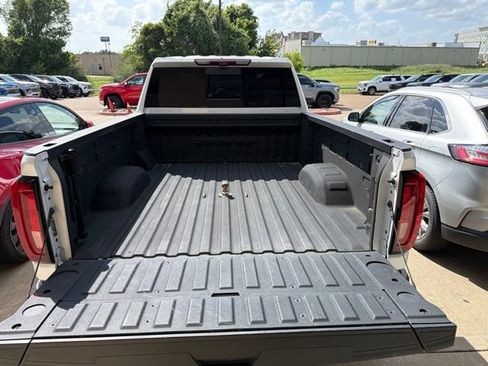 Used 2023 GMC Sierra 2500 Denali w/ Denali Ultimate Package AWD/4WD image 3