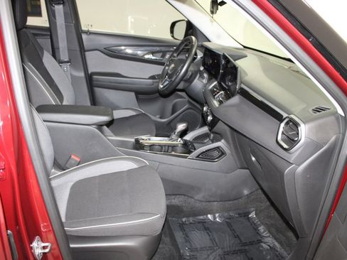 Used 2025 Chevrolet TrailBlazer LT w/ LT Cold Weather Package FWD image 26