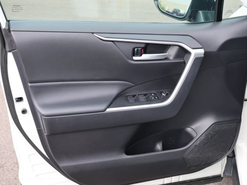 Used 2025 Toyota RAV4 XLE FWD image 20