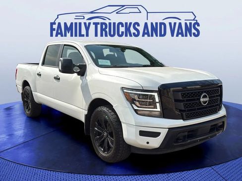 Used 2023 Nissan Titan SV w/ SV Convenience Package AWD/4WD image 7