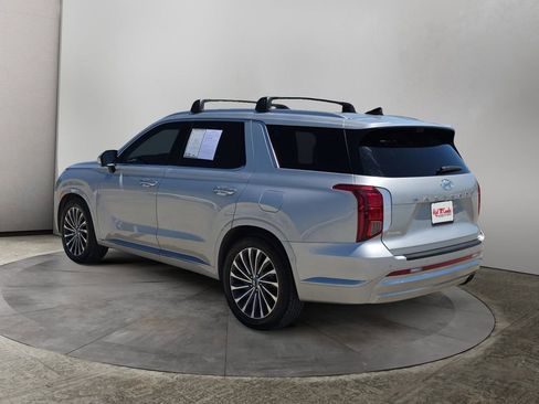 Used 2023 Hyundai Palisade Calligraphy image 3