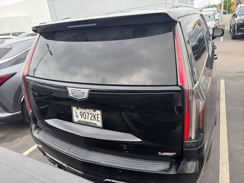 Used 2023 Cadillac Escalade ESV V w/ LPO, ONYX Package AWD/4WD image 10