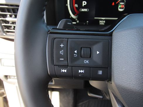 Used 2025 Nissan Rogue Platinum w/ Platinum Premium Package AWD/4WD image 27