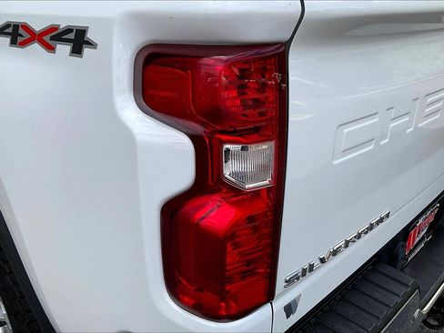 Used 2022 Chevrolet Silverado 2500 LT AWD/4WD image 23