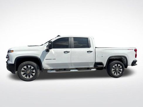 Used 2024 Chevrolet Silverado 2500 Custom w/ Custom Value Package AWD/4WD image 4